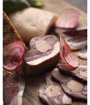 Magret de canard fumé farci au foie gras